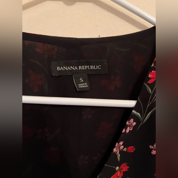 Banana Republic ruffle sleeve top - Picture 2 of 8